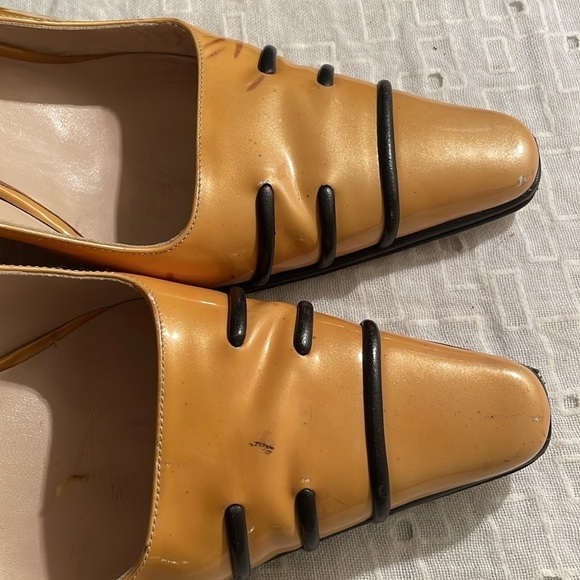 Chanel Semi Point Mustard Black Detail Slingback Shoe - Picture 12 of 16